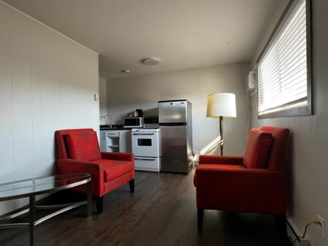 Super 8 By Wyndham Penticton Motel ภายนอก รูปภาพ