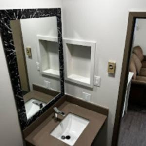 Super 8 By Wyndham Penticton Motel ภายนอก รูปภาพ