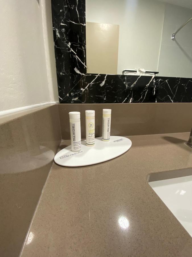 Super 8 By Wyndham Penticton Motel ภายนอก รูปภาพ