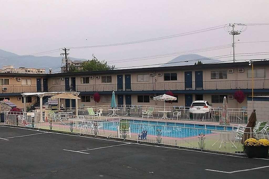 Super 8 By Wyndham Penticton Motel ภายนอก รูปภาพ