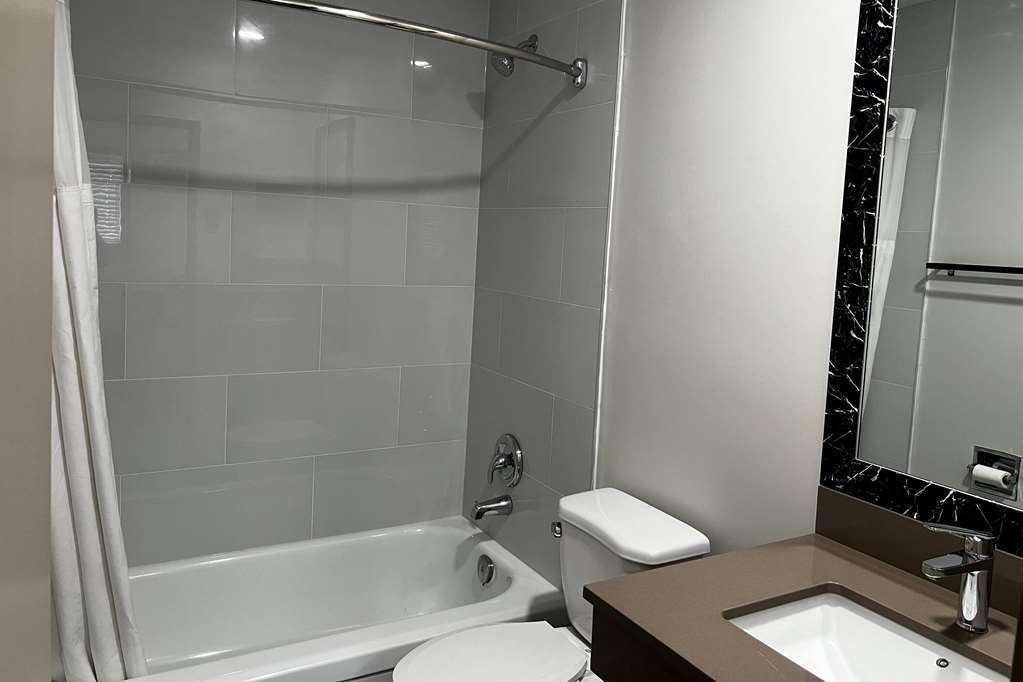 Super 8 By Wyndham Penticton Motel ภายนอก รูปภาพ