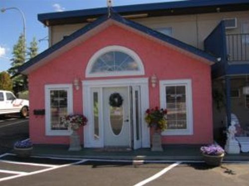 Super 8 By Wyndham Penticton Motel ภายนอก รูปภาพ