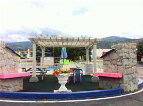 Super 8 By Wyndham Penticton Motel ภายนอก รูปภาพ