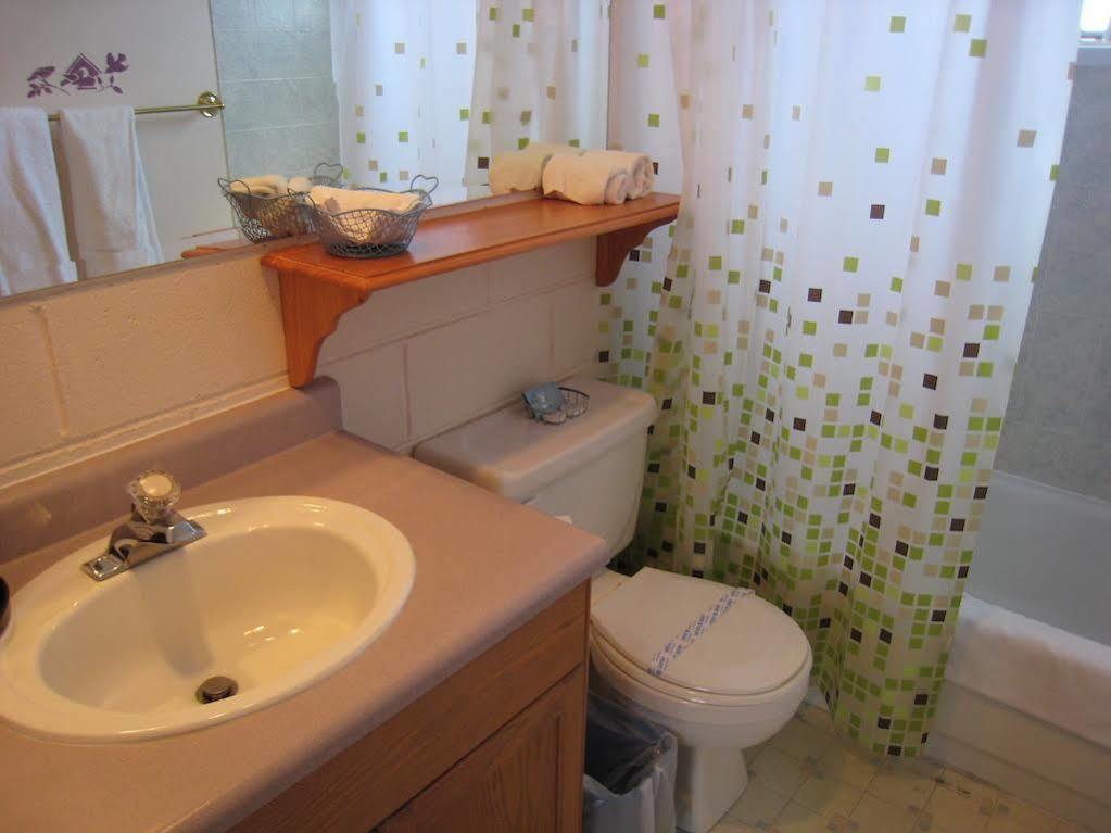 Super 8 By Wyndham Penticton Motel ภายนอก รูปภาพ