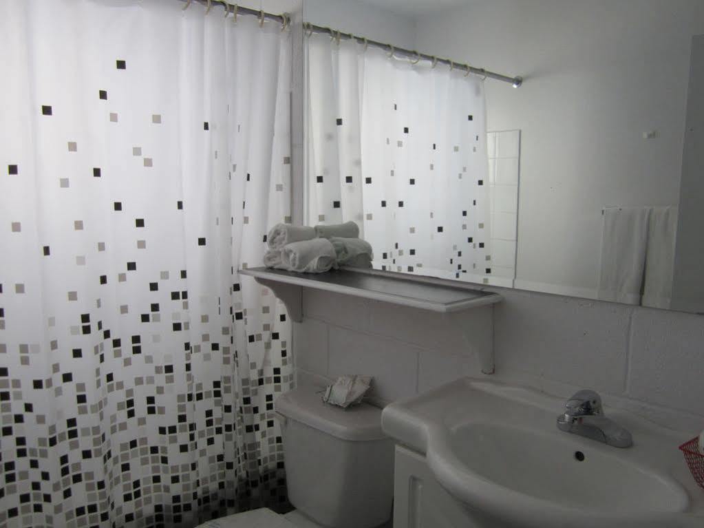 Super 8 By Wyndham Penticton Motel ภายนอก รูปภาพ