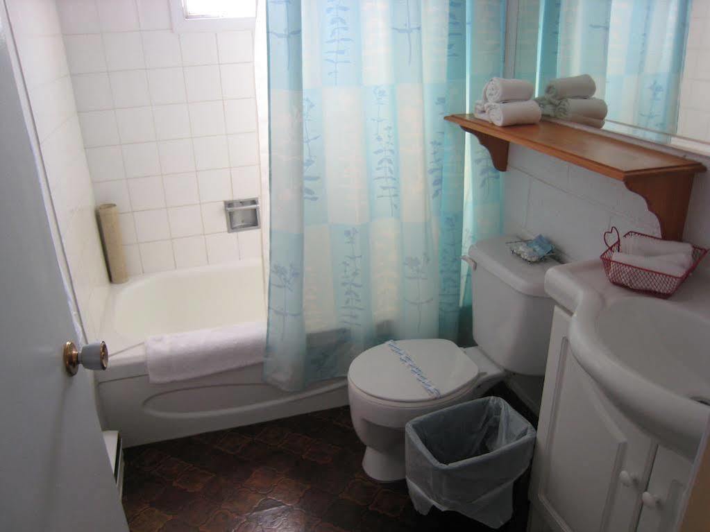 Super 8 By Wyndham Penticton Motel ภายนอก รูปภาพ